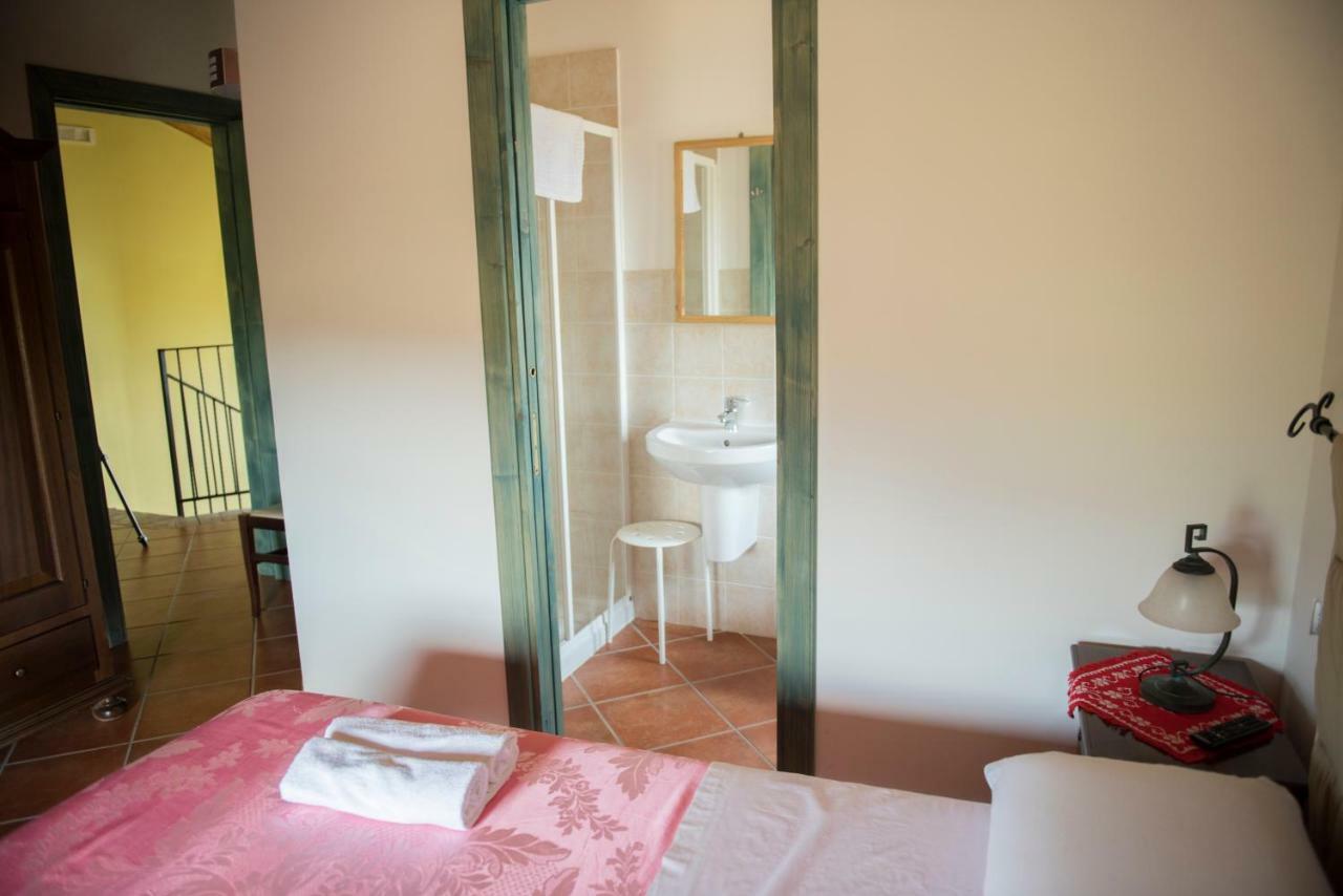 B&B Rifugio Tra Gli Ulivi Campagna Ngoại thất bức ảnh