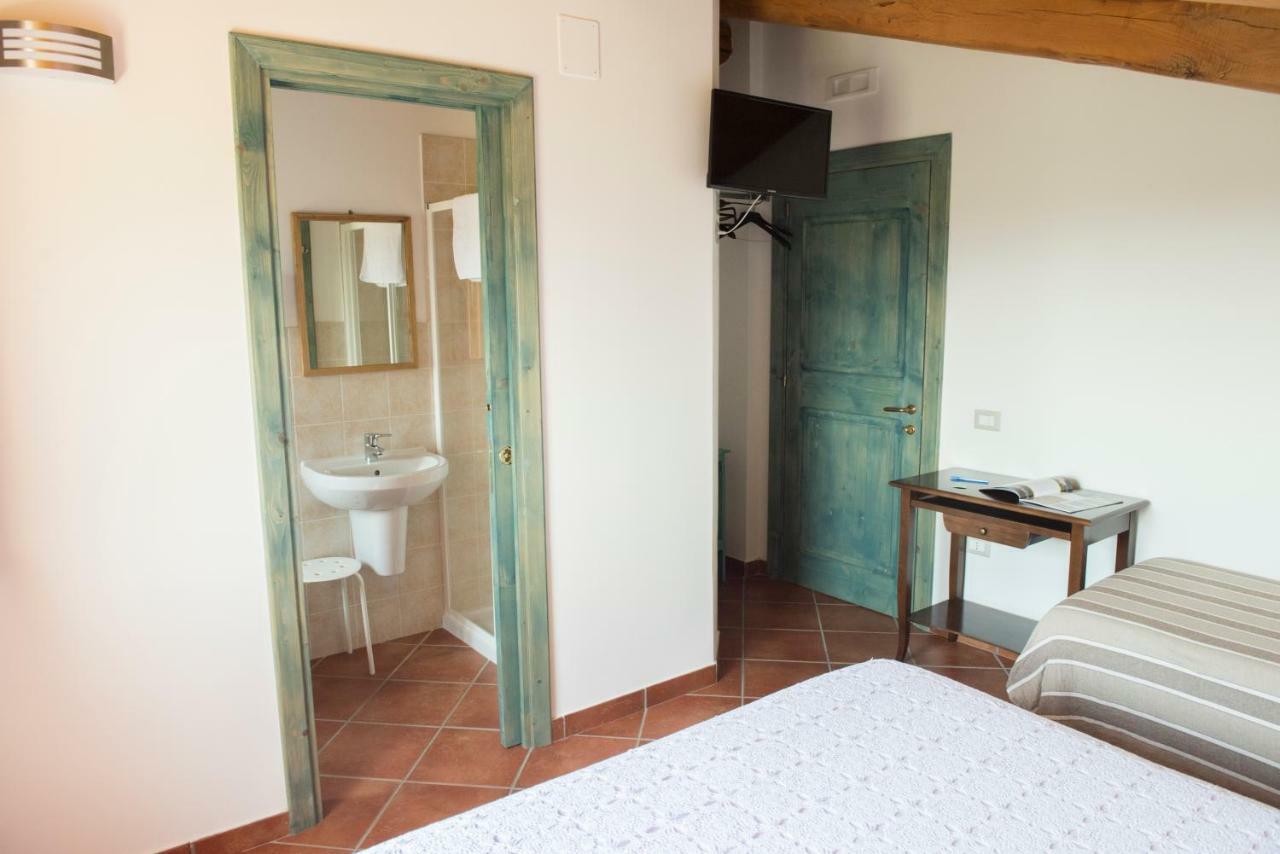 B&B Rifugio Tra Gli Ulivi Campagna Ngoại thất bức ảnh